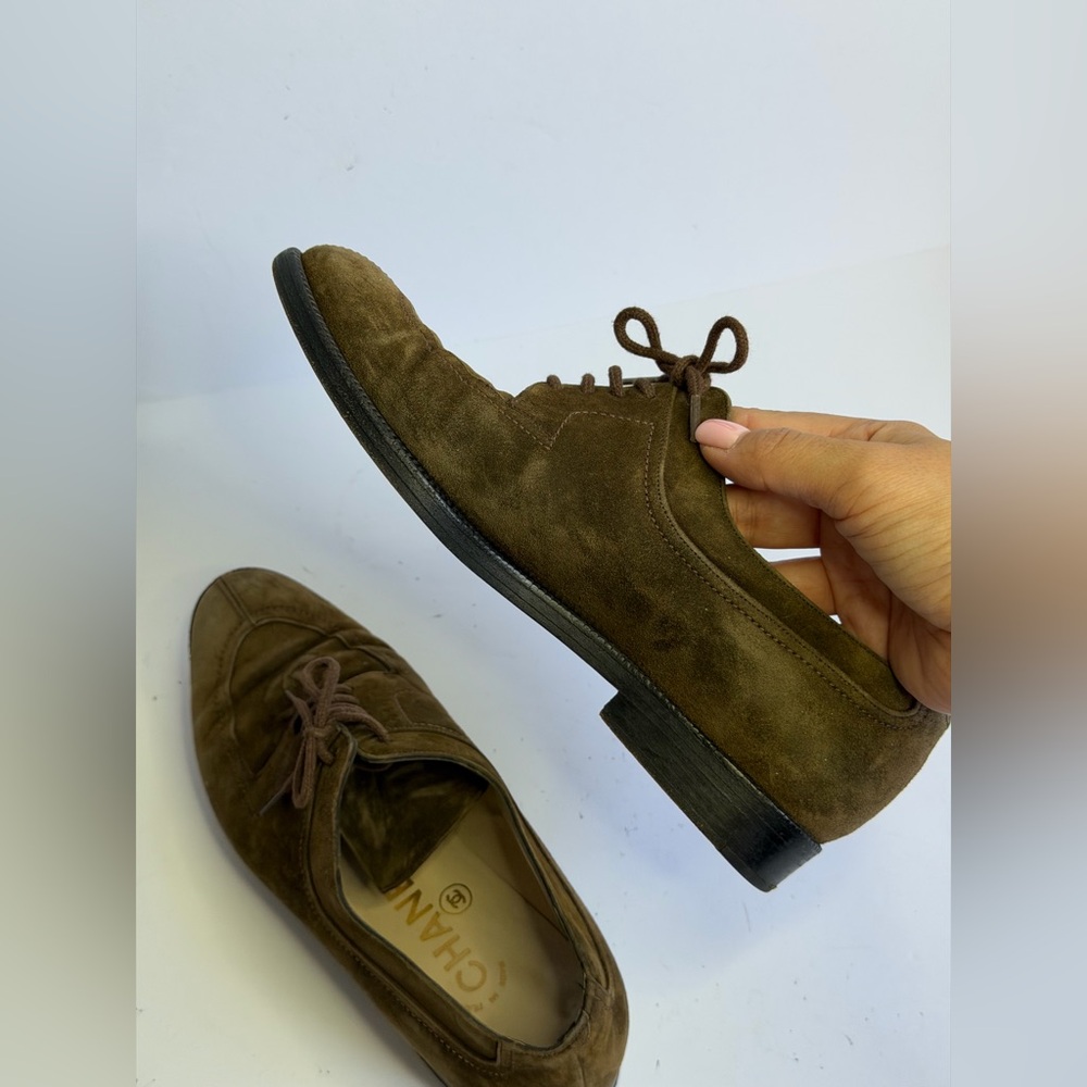Chanel Brown Suede Lace-up Loafers Featuring a Stitched CC Logo Size 35.5 - Picture 5 of 10